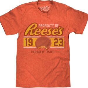 Men’s Reese’s Peanut Butter Cup T-Shirt with Retro 1923 Logo Design